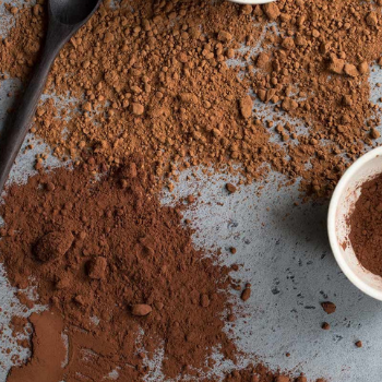 Ce este cacao alcalinizat și prin ce diferă de cacao natural obișnuită?